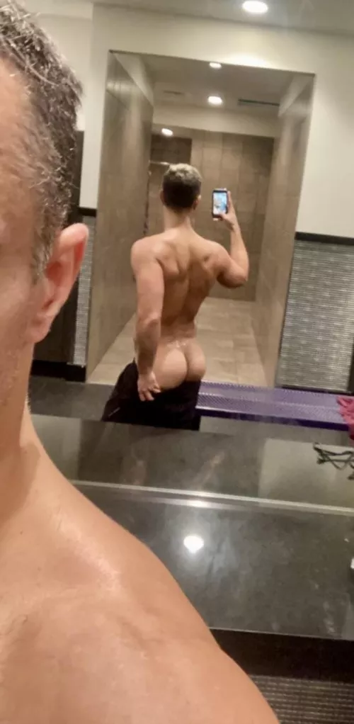 My fave spot for selfies by Ill-Pin-4283