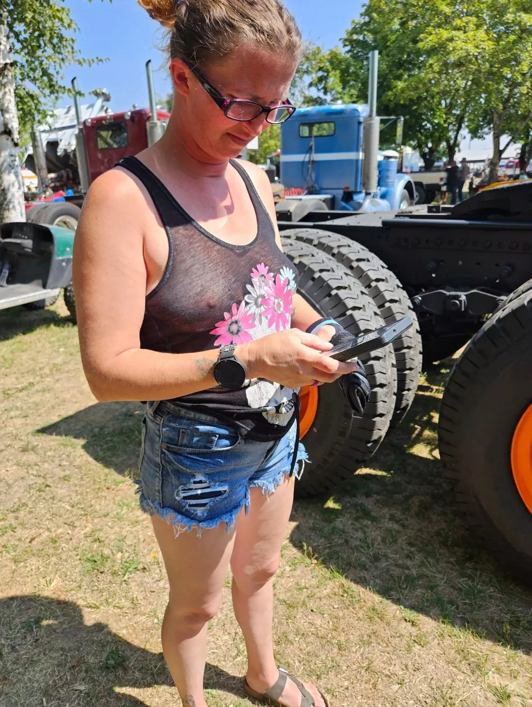 My shirt is kinda thin posted by 1BEATK5