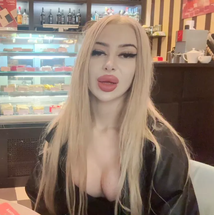 The perfect bimbo posted by bimbol0ver