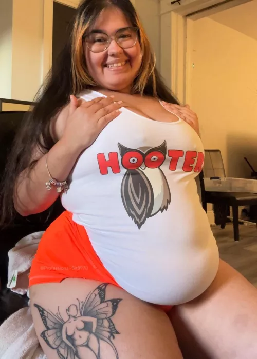 who thinks fat girl hooters should be a thing? by Professional-Bit8970