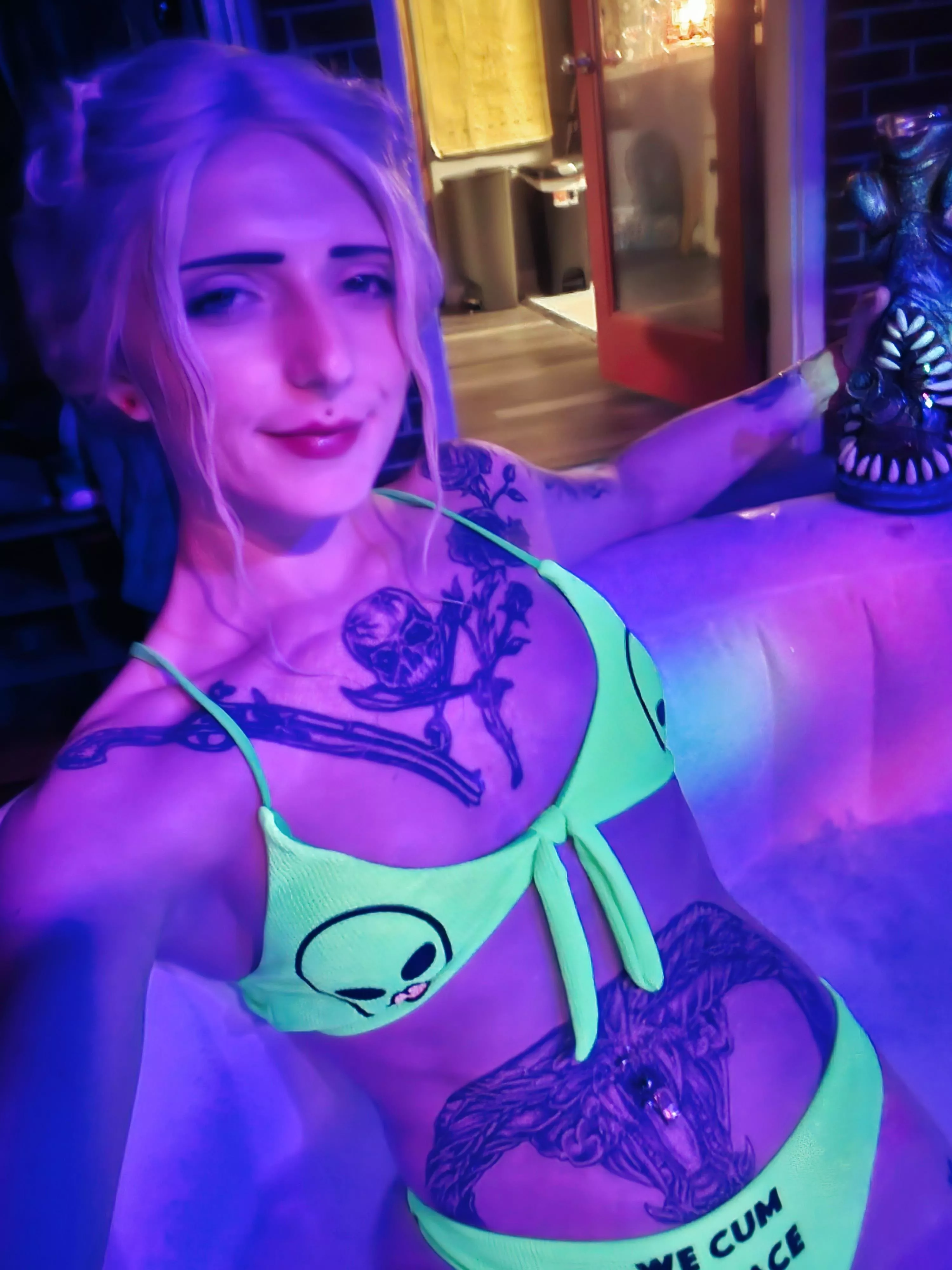 Bongs and bubbles, wind down time from a busy weekend [f] posted by The_Pirates_of_swing