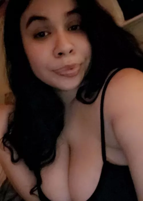 Dirty big girl wants you by Honest_Lettuce_1683