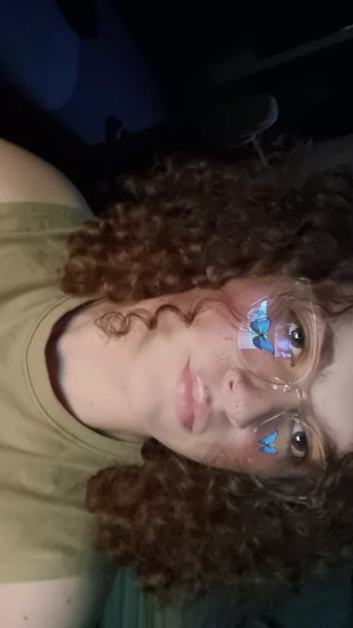 Do I look like I'm a good gamer or nah 😊 by AsleepCockroach4780