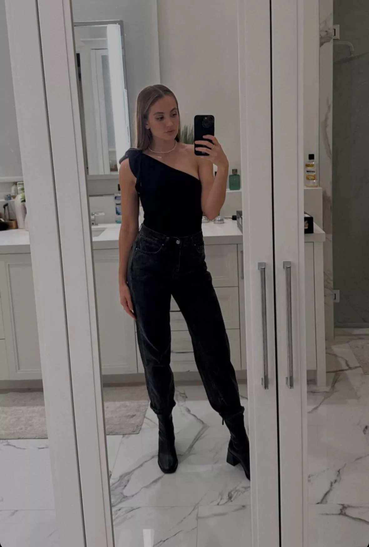 Fine as hell posted by youngsinatra29172