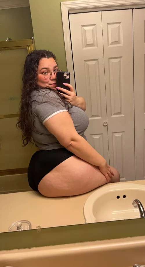 First word that comes to mind when you see me? by Slxttykayla1