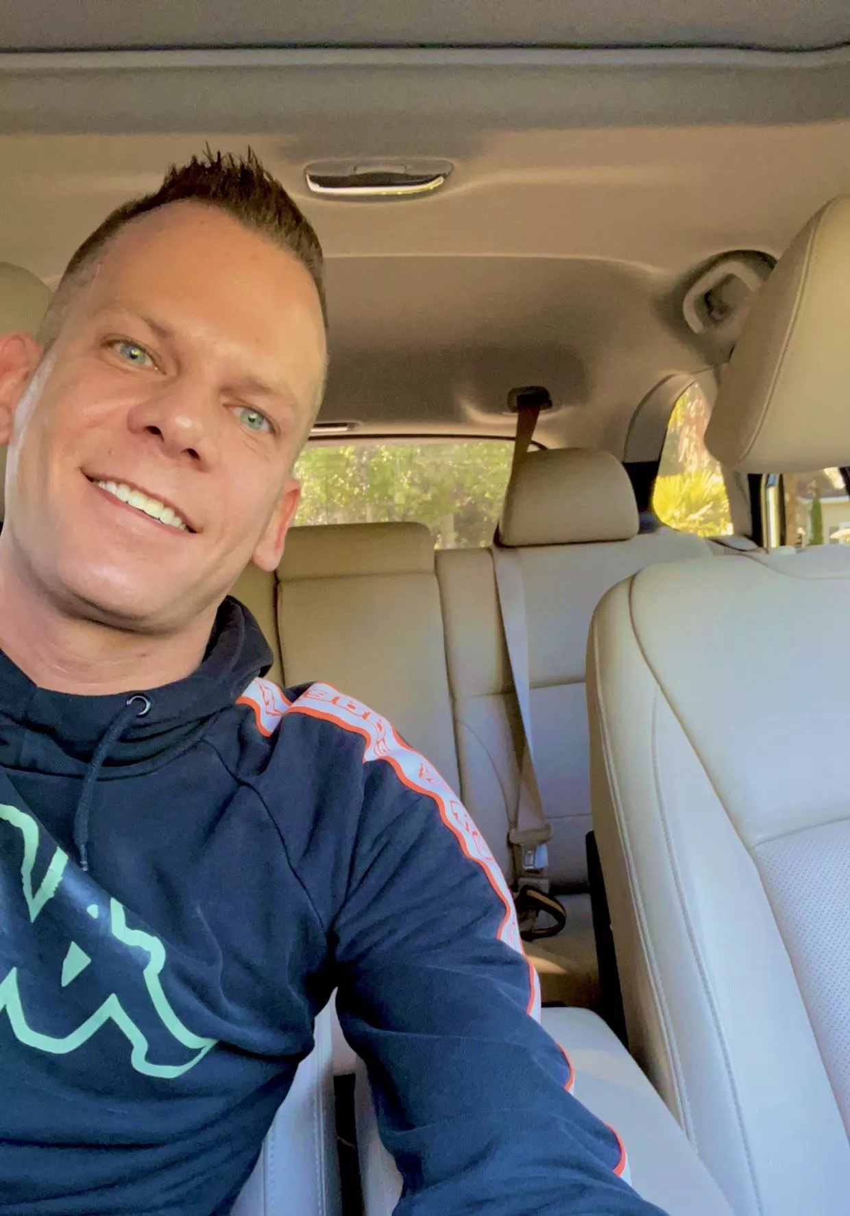 I feel like a statistical anomaly in this sub—40 something, no beard, not afraid to smile in pics. Cheers from North Carolina 🍻🛹. posted by perplexing99