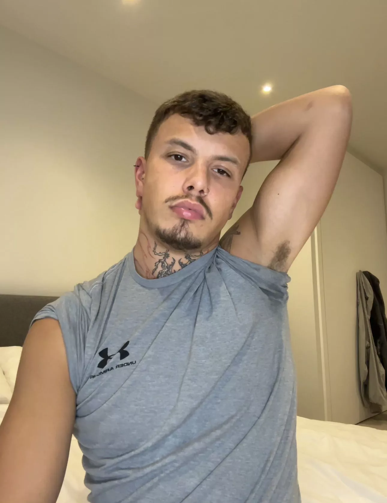 I want a gay man to lick my pits posted by nsiveDeficie