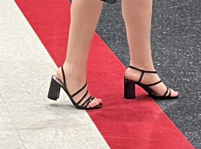 I’m so small… are these heels big enough? by starsodreamy