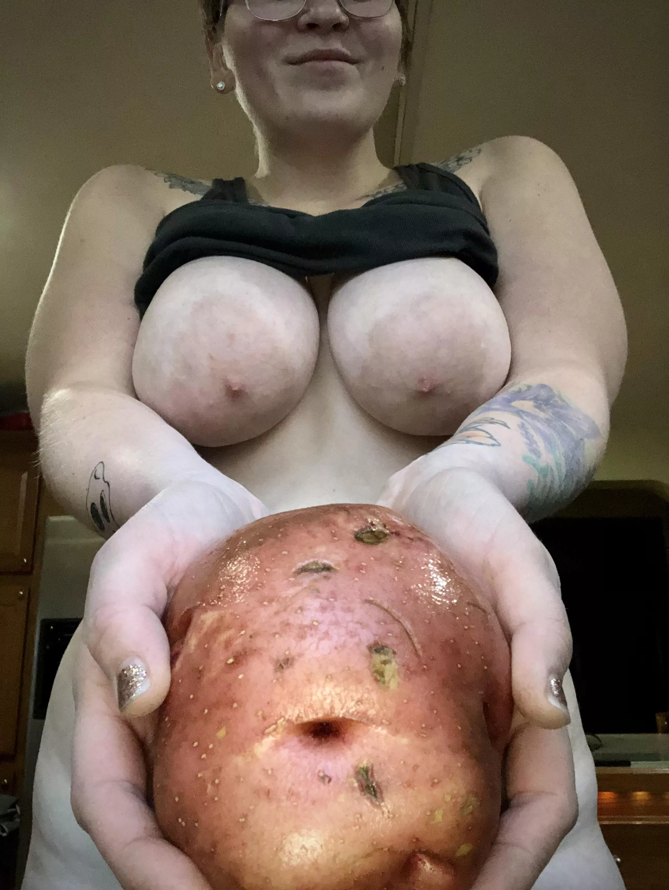 Look how big this potato is!!! posted by PLANTSN0TPE0PLE