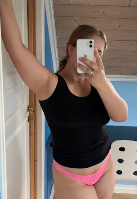 need someone whotake care of my armpits posted by Scarlett_GV