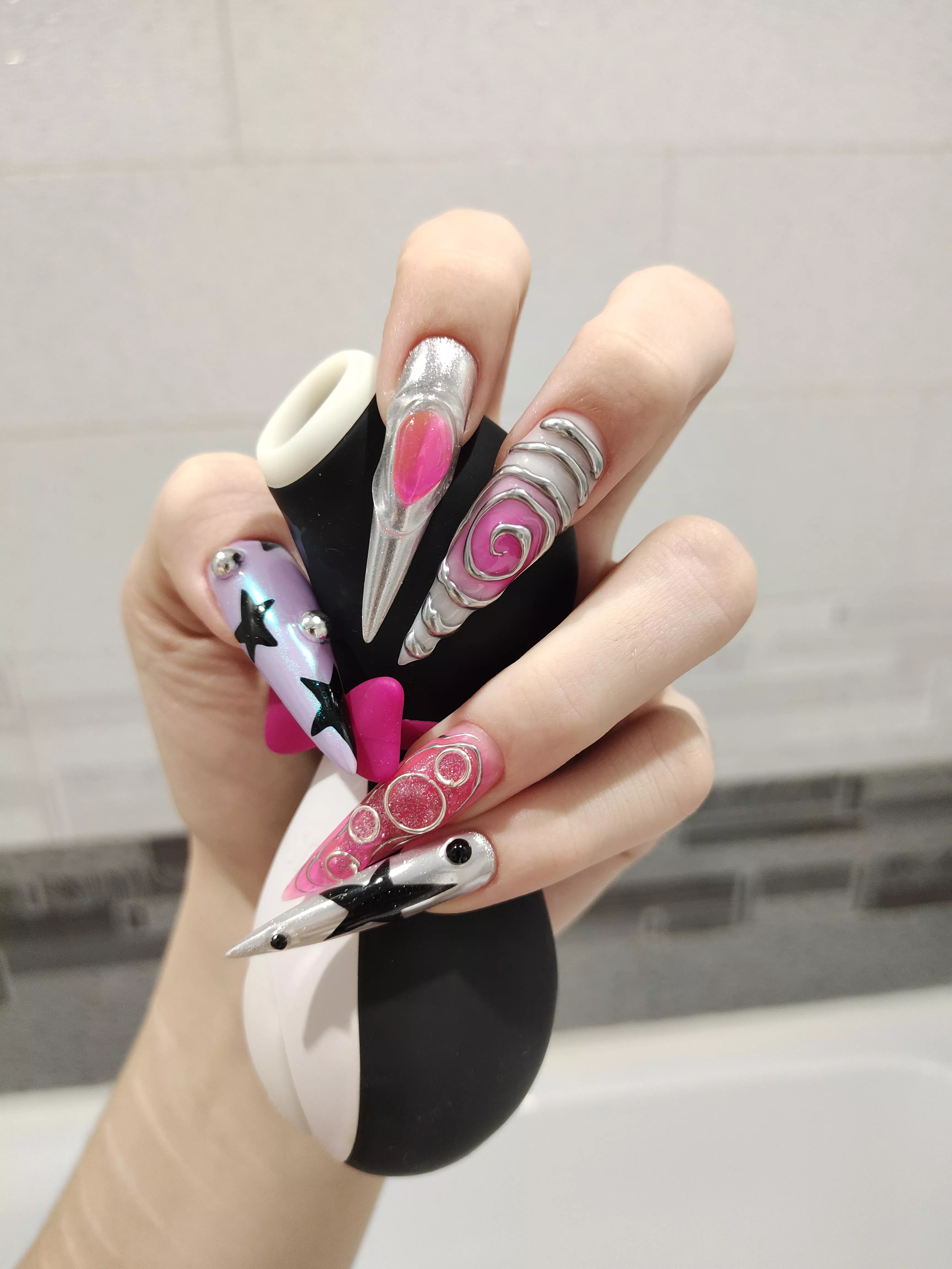 New claws 😋 posted by Dory_WetPaw