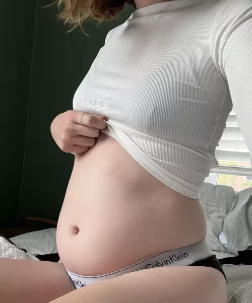 *slaps belly* this bad boy can fit SO many wings by faefemtalle