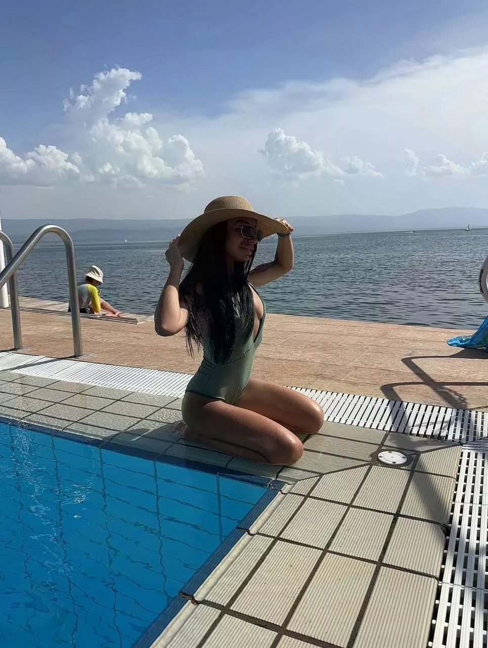 Students hiding their best bodies posted by NLHsmw