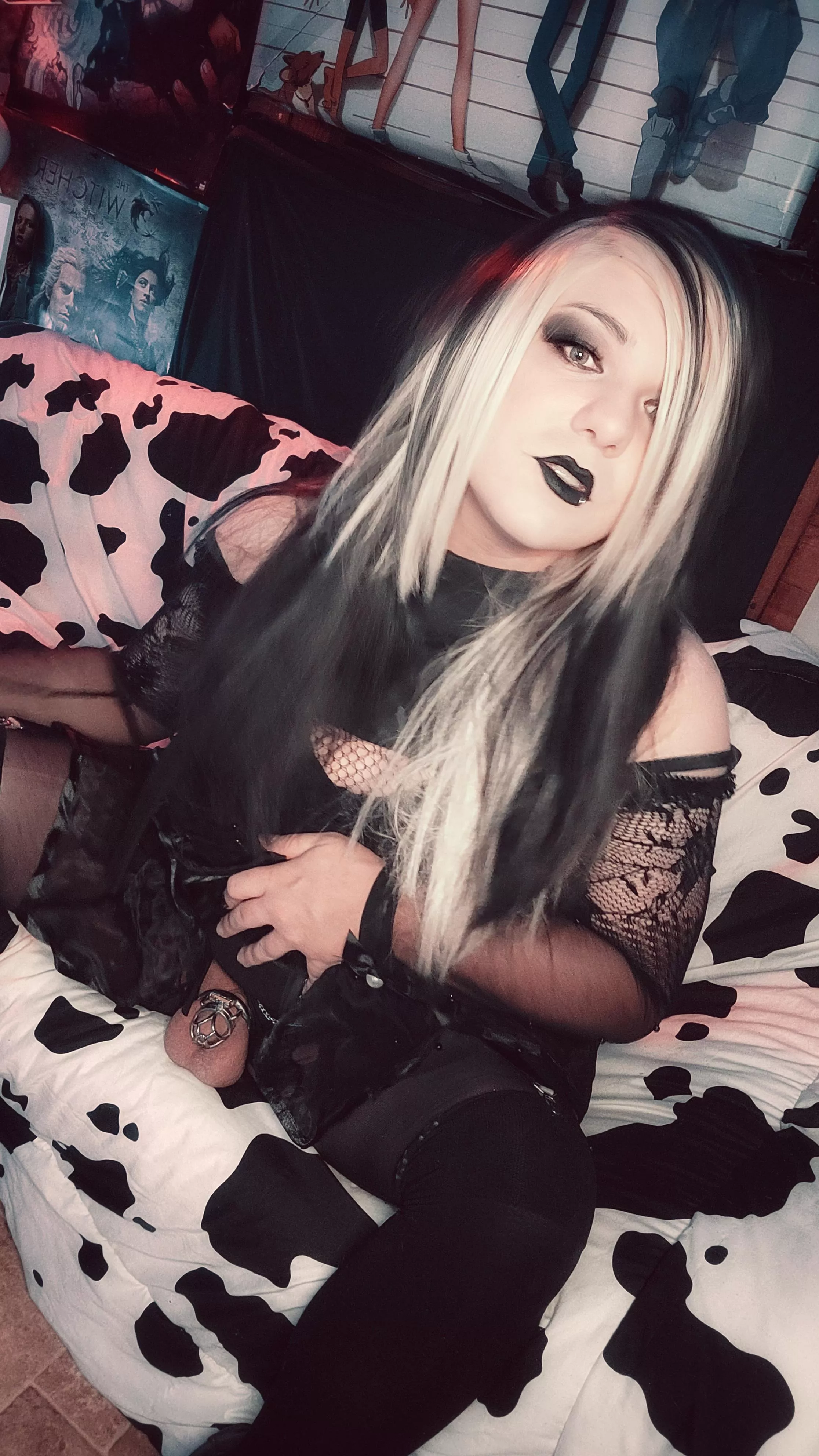 Thinking about trying an inverted cage. I've had this one for forever and need a change posted by VanessaFae