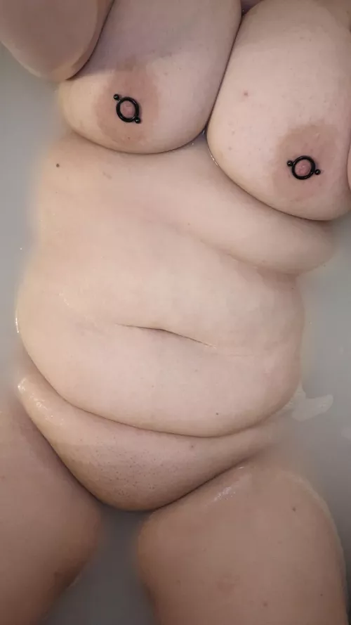 Treating myself to a spa by gloomyfantasy