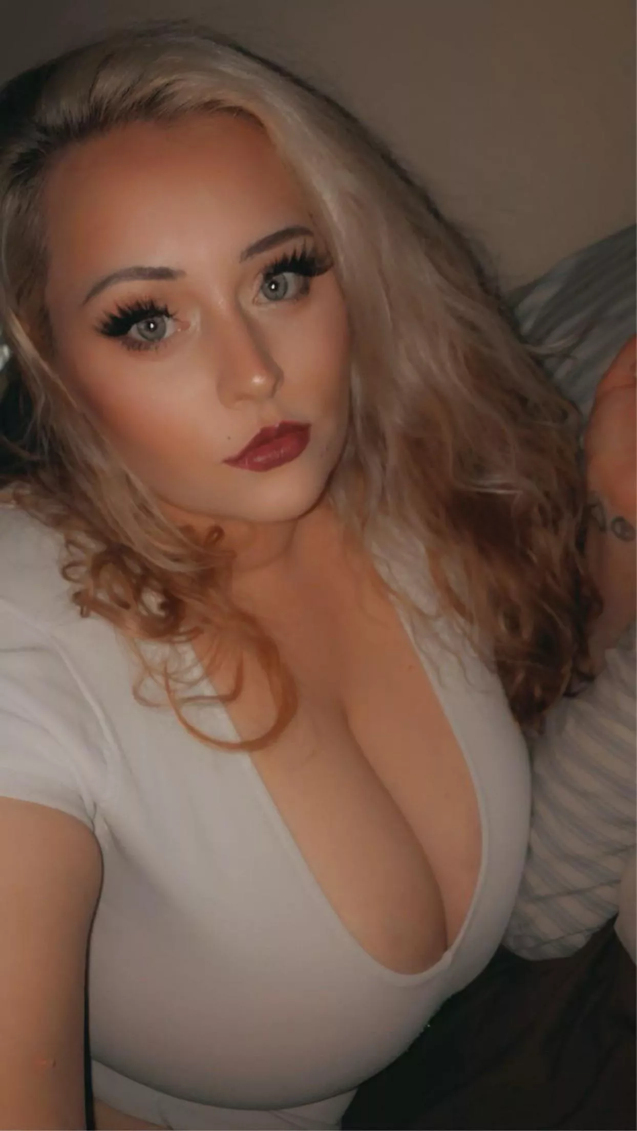 What did you notice first ? 😉 posted by emmyliz121_twitch