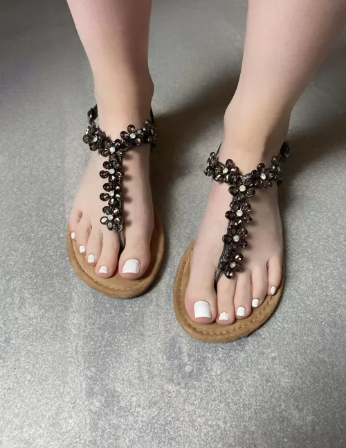 Why do people keep staring at my feet in public?🤔 by averyysfeet