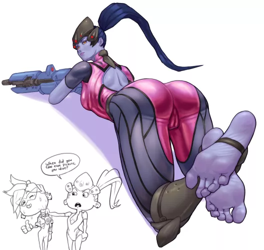 Widowmaker feet pic [overwatch] (croissama) by MaxDolor