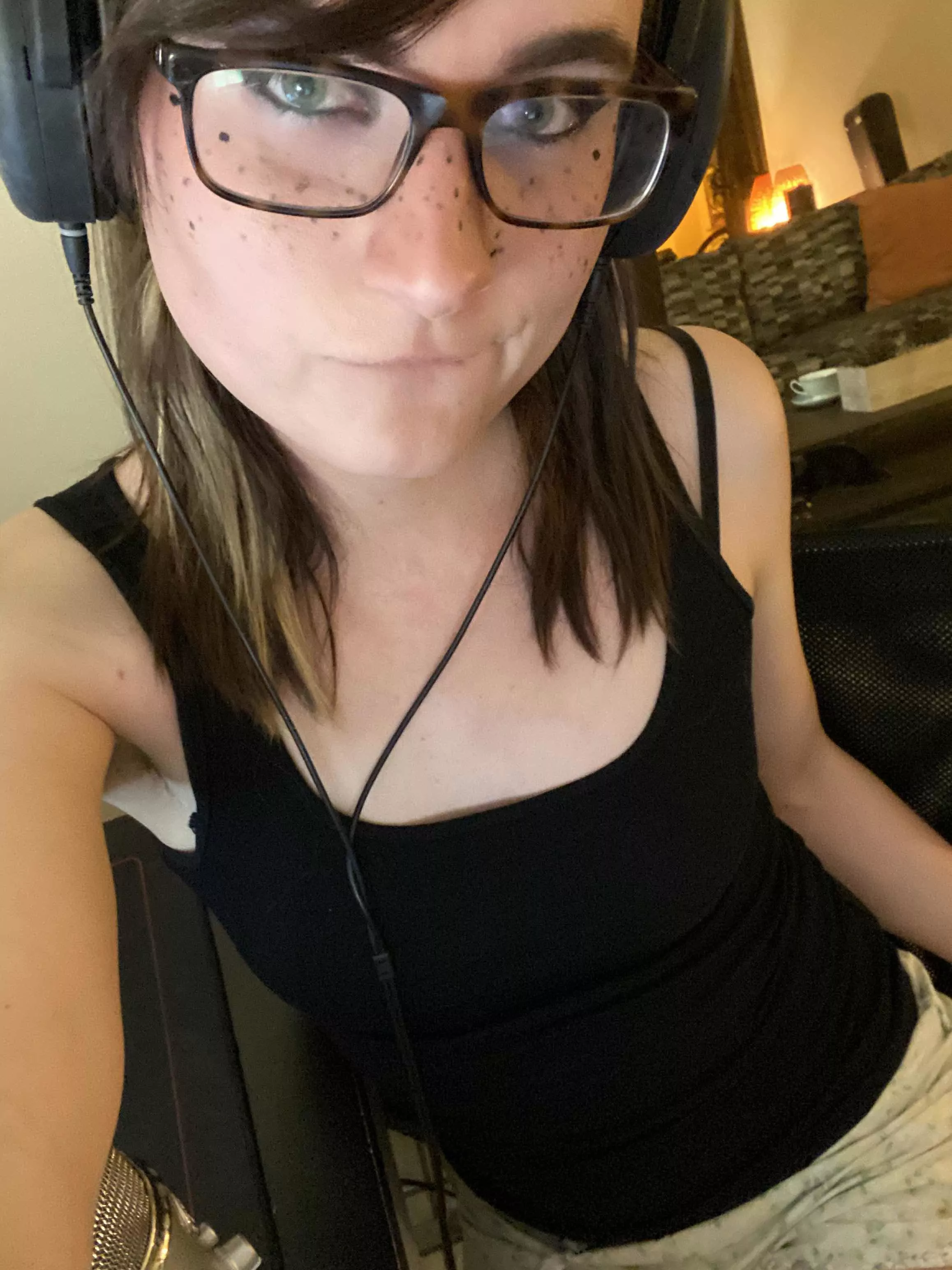 Am I pretty like this? posted by AvaShade