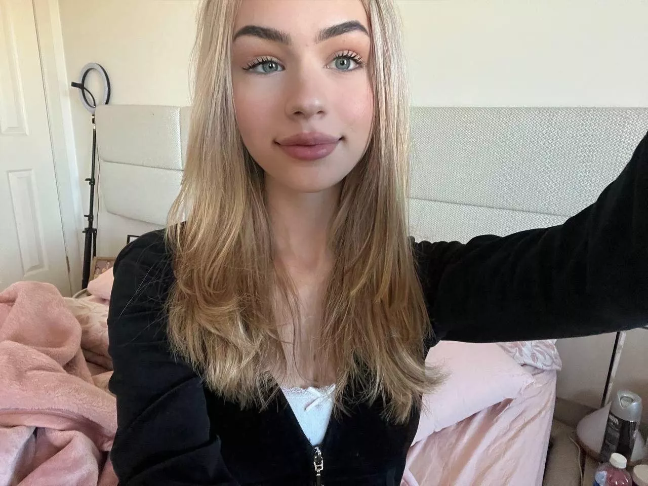 blonde babe for a reddit dad :) posted by doll_eyesblue
