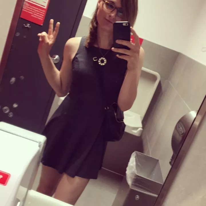 Does this dress make me look pretty? posted by AvaShade