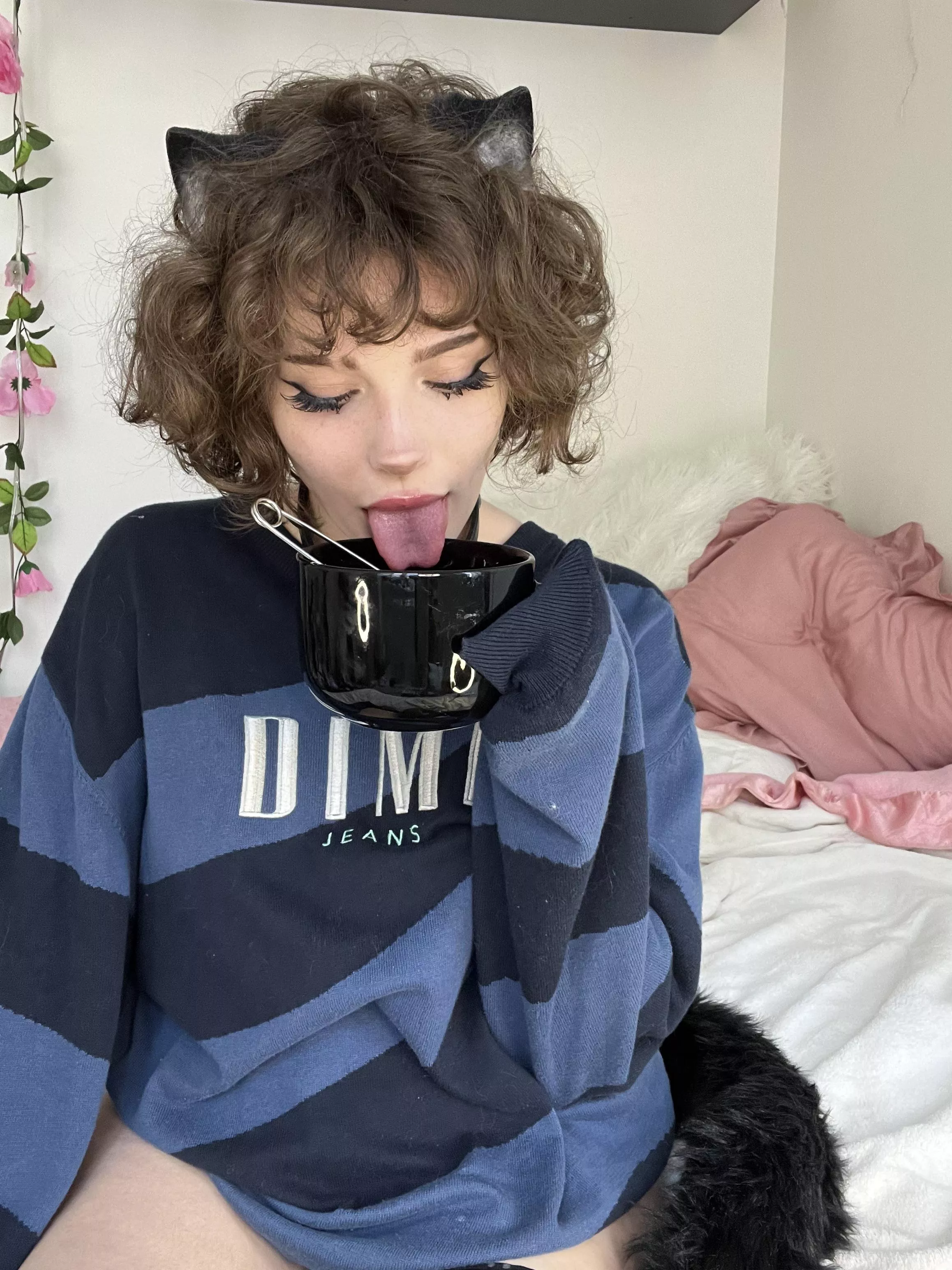 drinking tea <3 posted by realmkitten