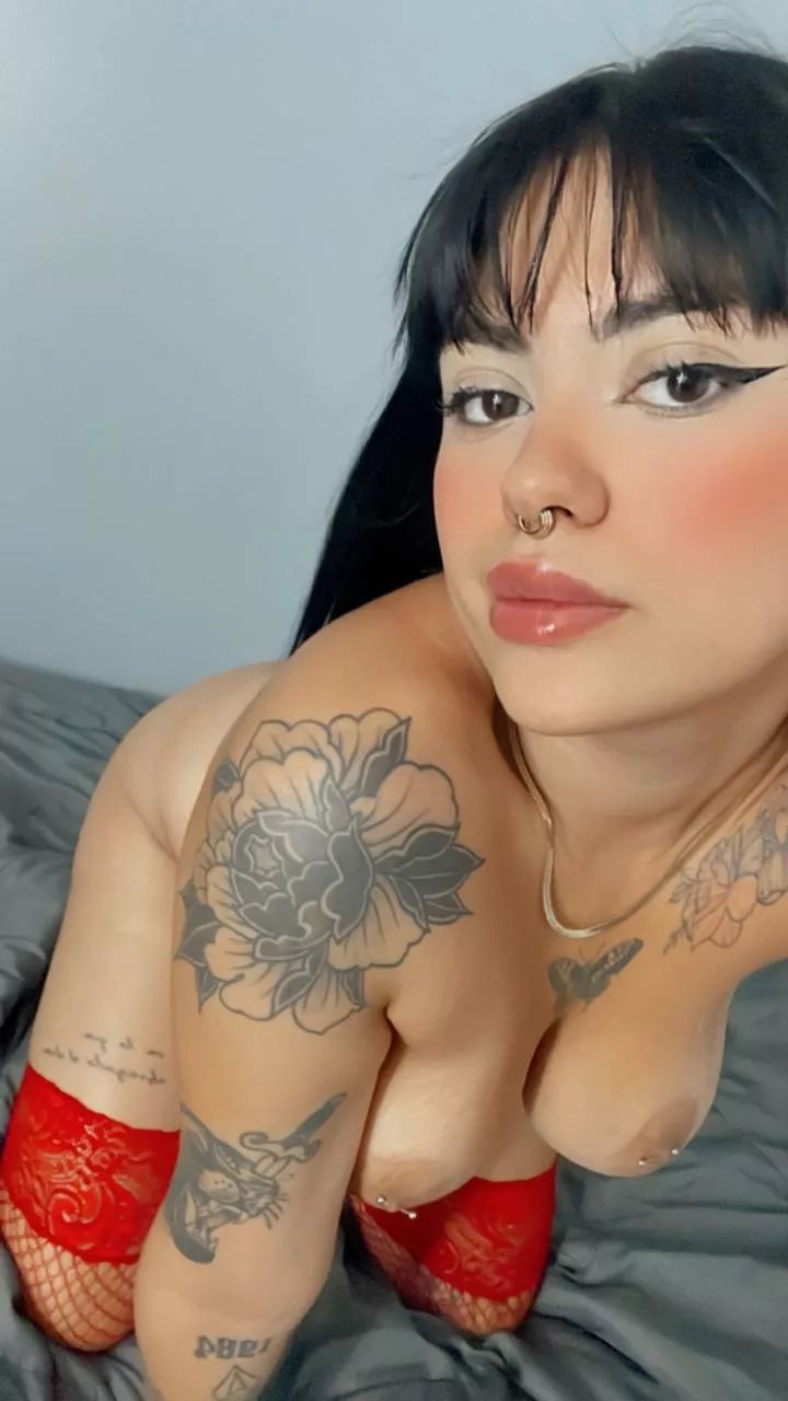 getting my holes ready for us tonight 💙 posted by Petuniawin