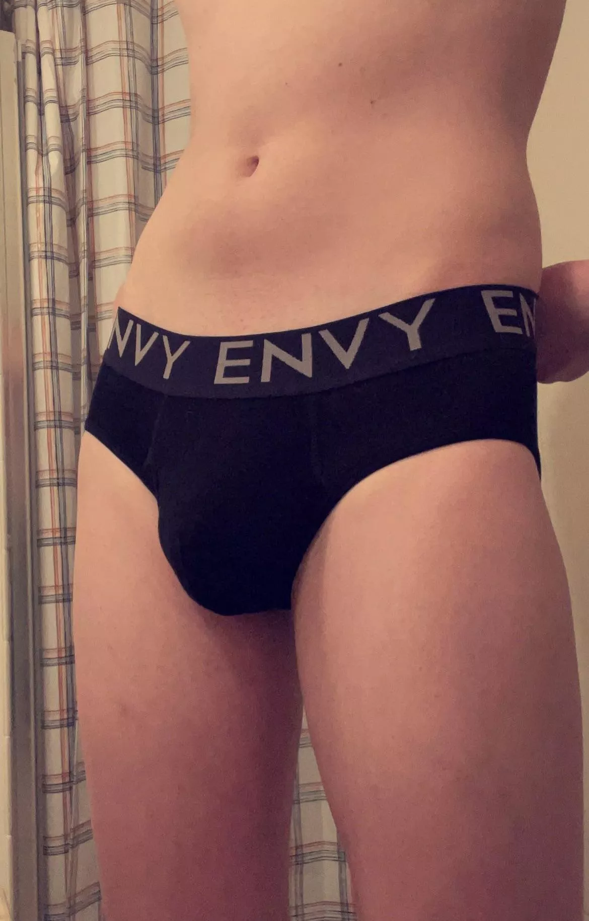 i need a straight guy to let me worship their socks and bulge :/ posted by Necessary_Command_36