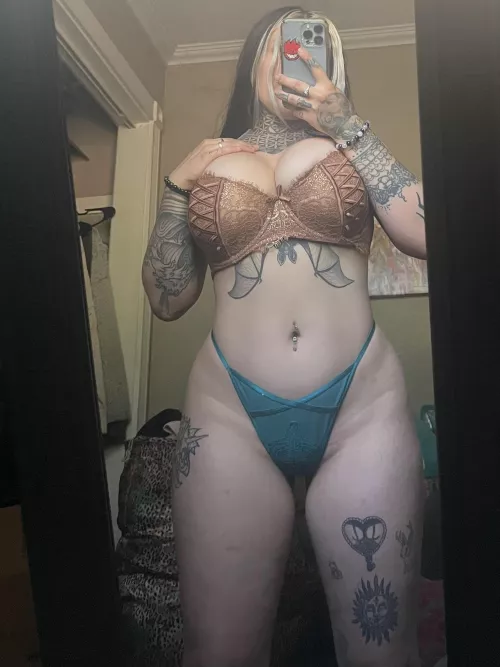 I want you to close your eyes and imagine cumming all over my tits. by pecetluitnn