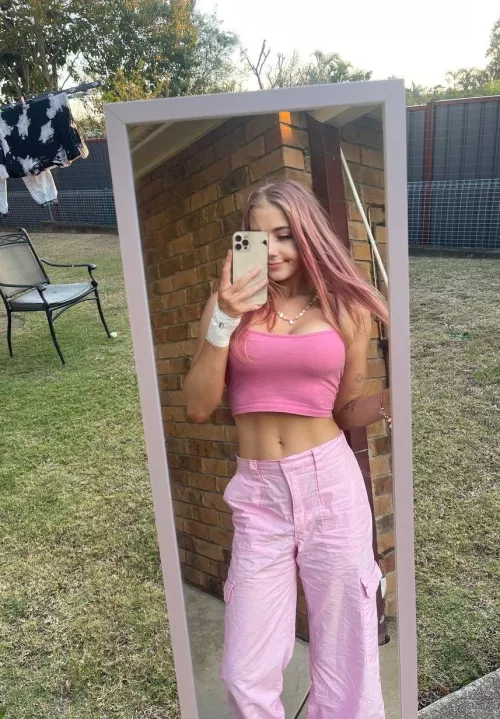 kisses for my belly button please by deathcloned