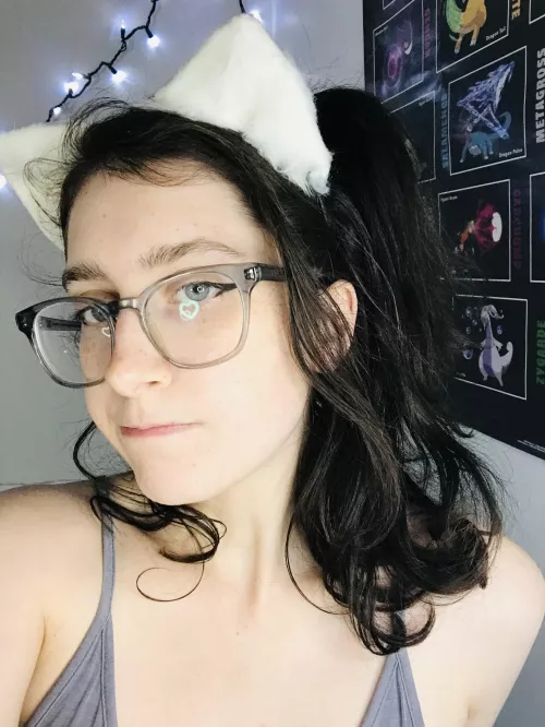 kitty girl luvs u and hopes you have a great Tuesday, uwu 💕💕💕 by snug_cat