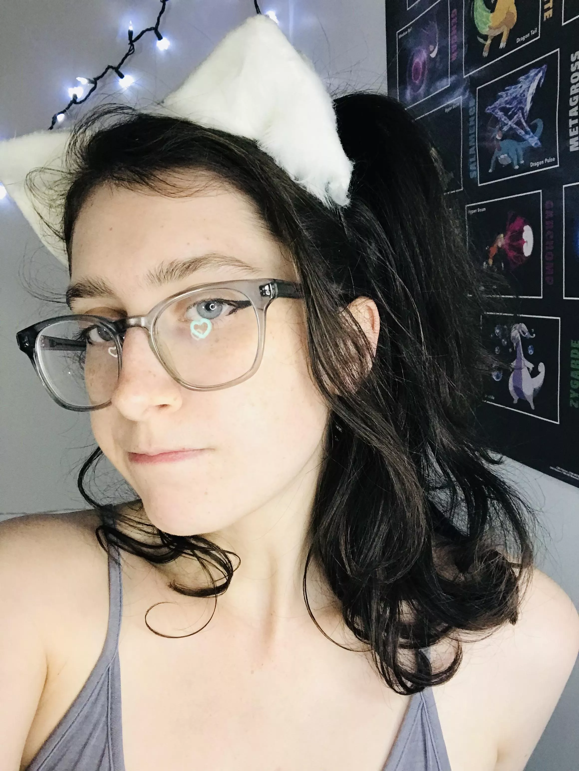 kitty girl luvs u and hopes you have a great Tuesday, uwu 💕💕💕 posted by snug_cat