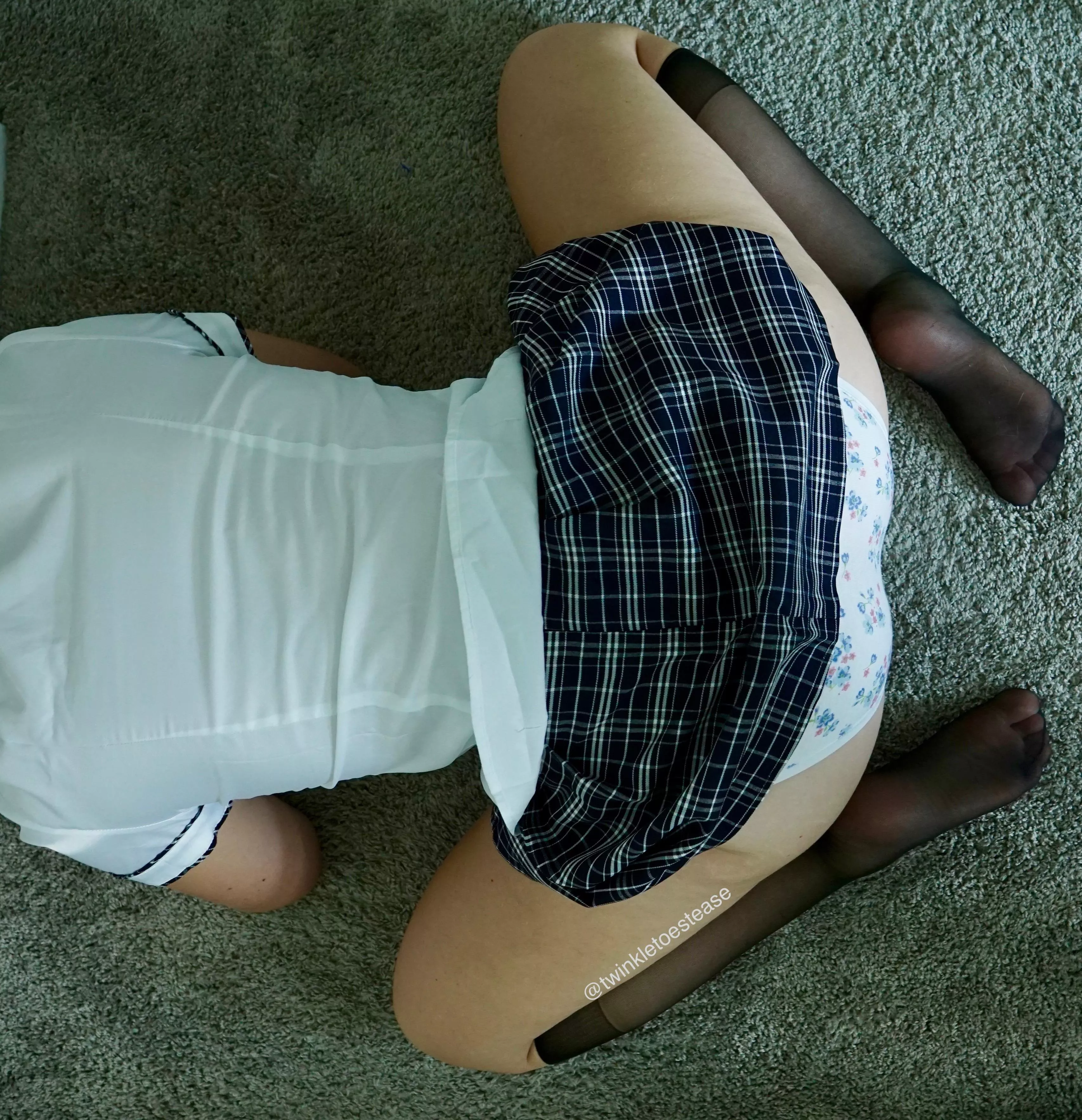 school girl frog butt posted by twinkletoestease