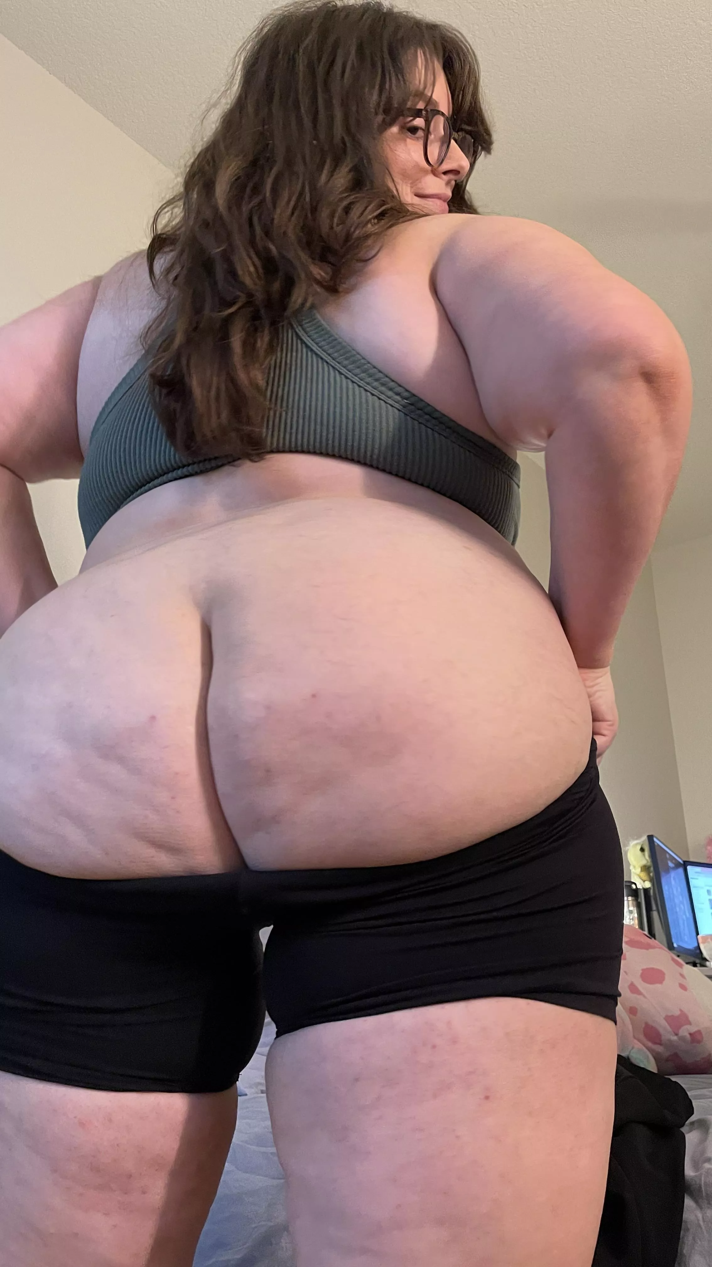 Squeeze it please posted by lunaxthicky