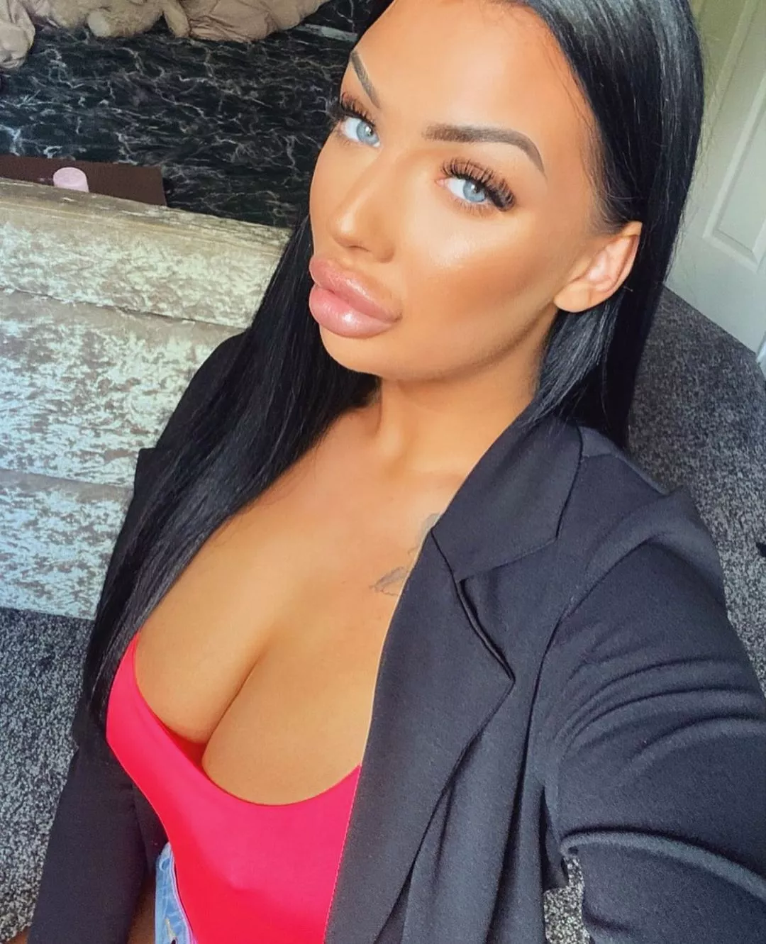 Such pretty lips posted by bimbol0ver