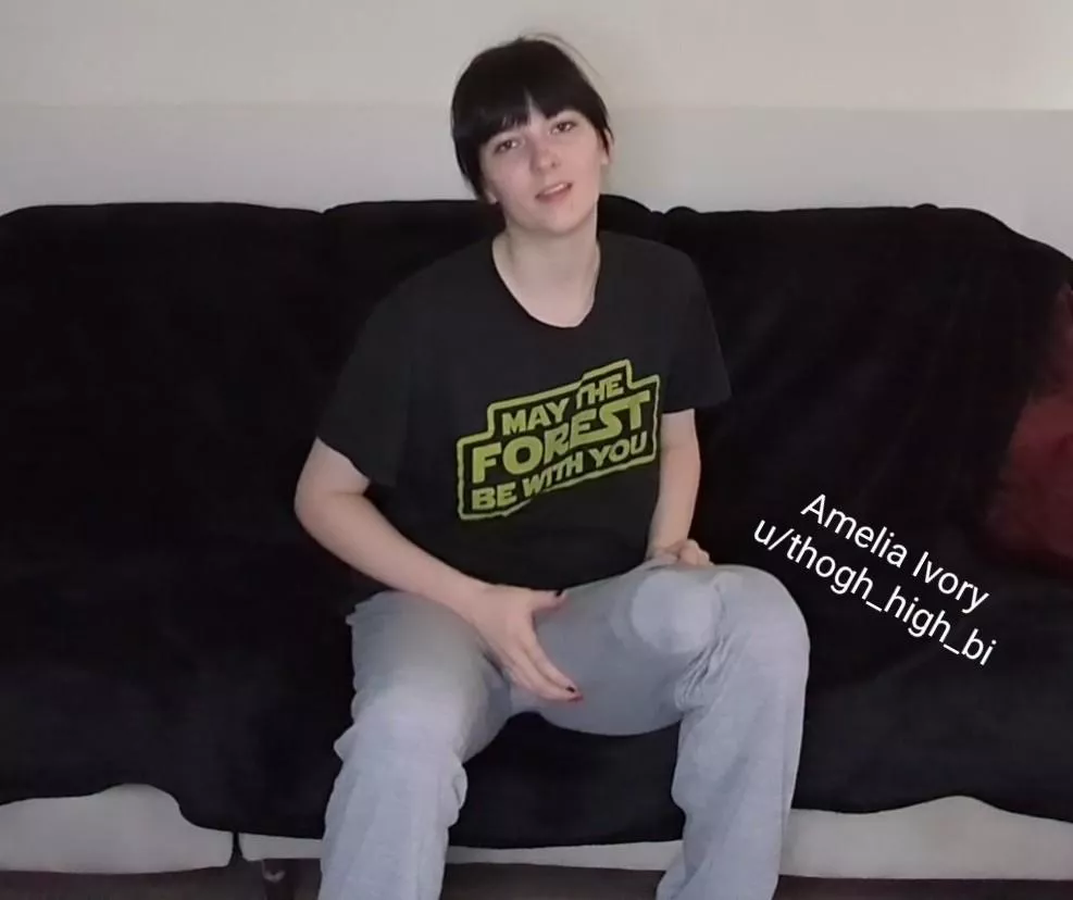 These sweatpants show how huge I really am, nowhere to hide posted by thogh_high_bi