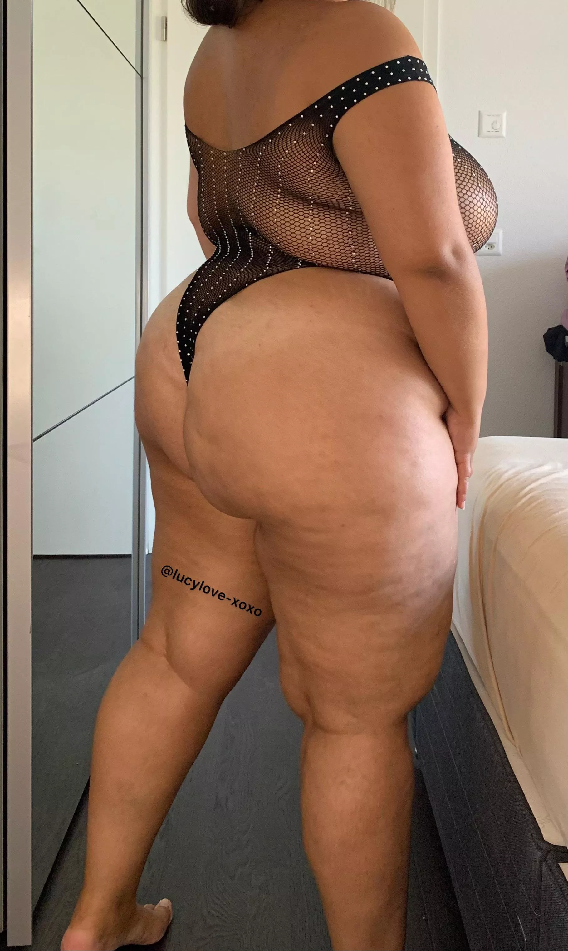 Thick and sexy posted by LucyLove-xoxo