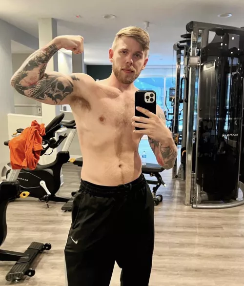 Wanna hit the gym? by hattrickzxxx