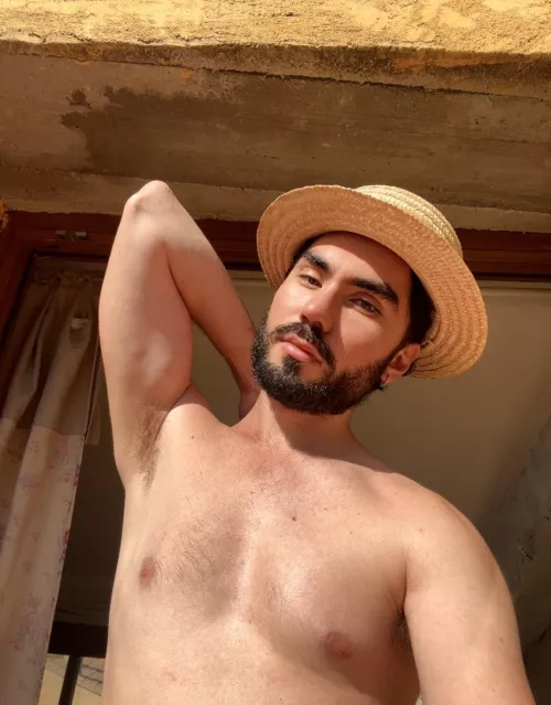 Working on my tan by ValentinoAmbrosio