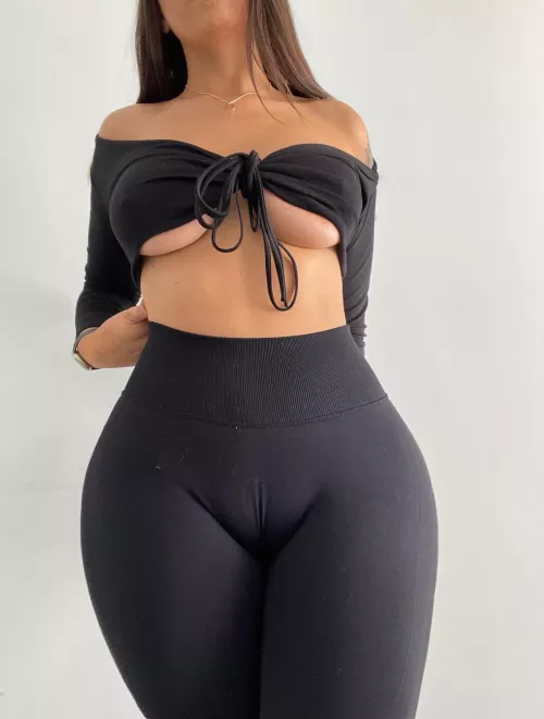 Yoga pants give me the best cameltoe by HotWetHailey