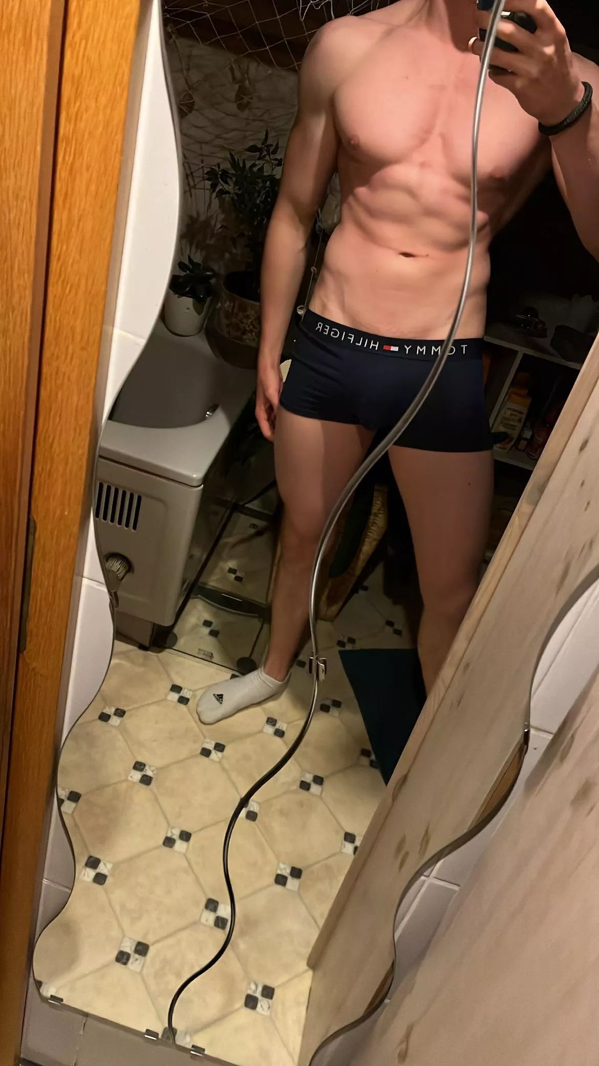 22m any cute sissies that wanna give me head ? posted by Zestyclose_Card_2582