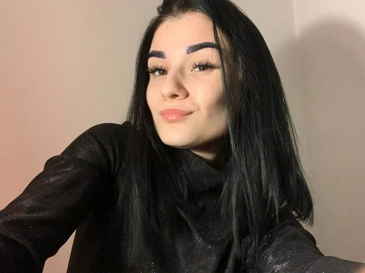 Brunettes can be different😏 posted by Angelic_Seductress9