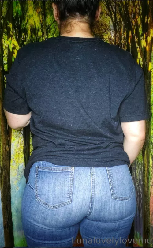 Casual but the jeans make it sexy by Lunalovelyloveme