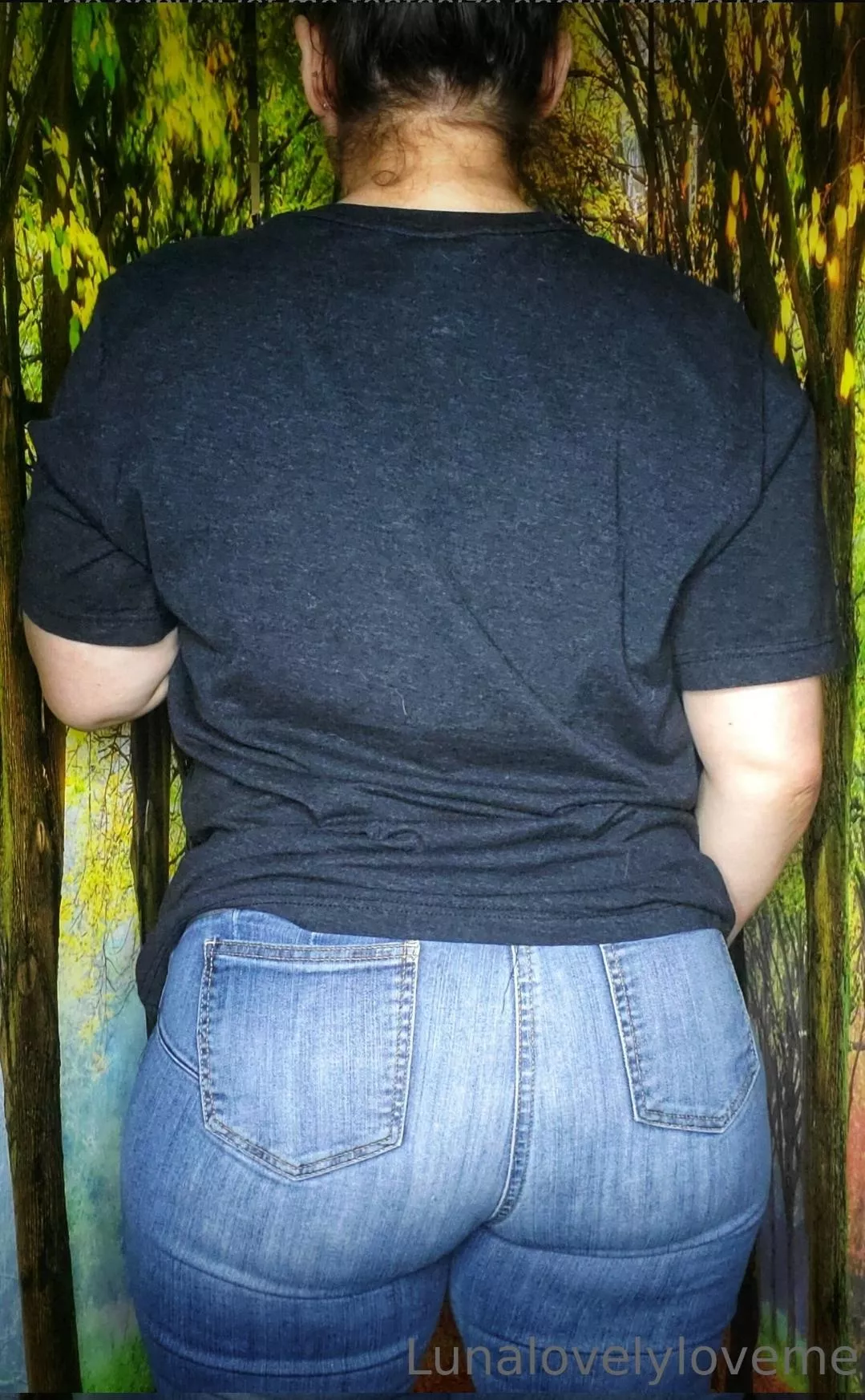 Casual but the jeans make it sexy posted by Lunalovelyloveme