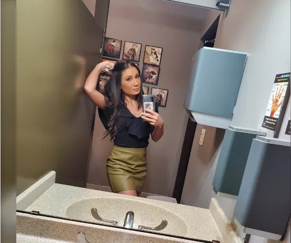 Feeling my best and looking my best - it's a good day! posted by nikkidavisxo