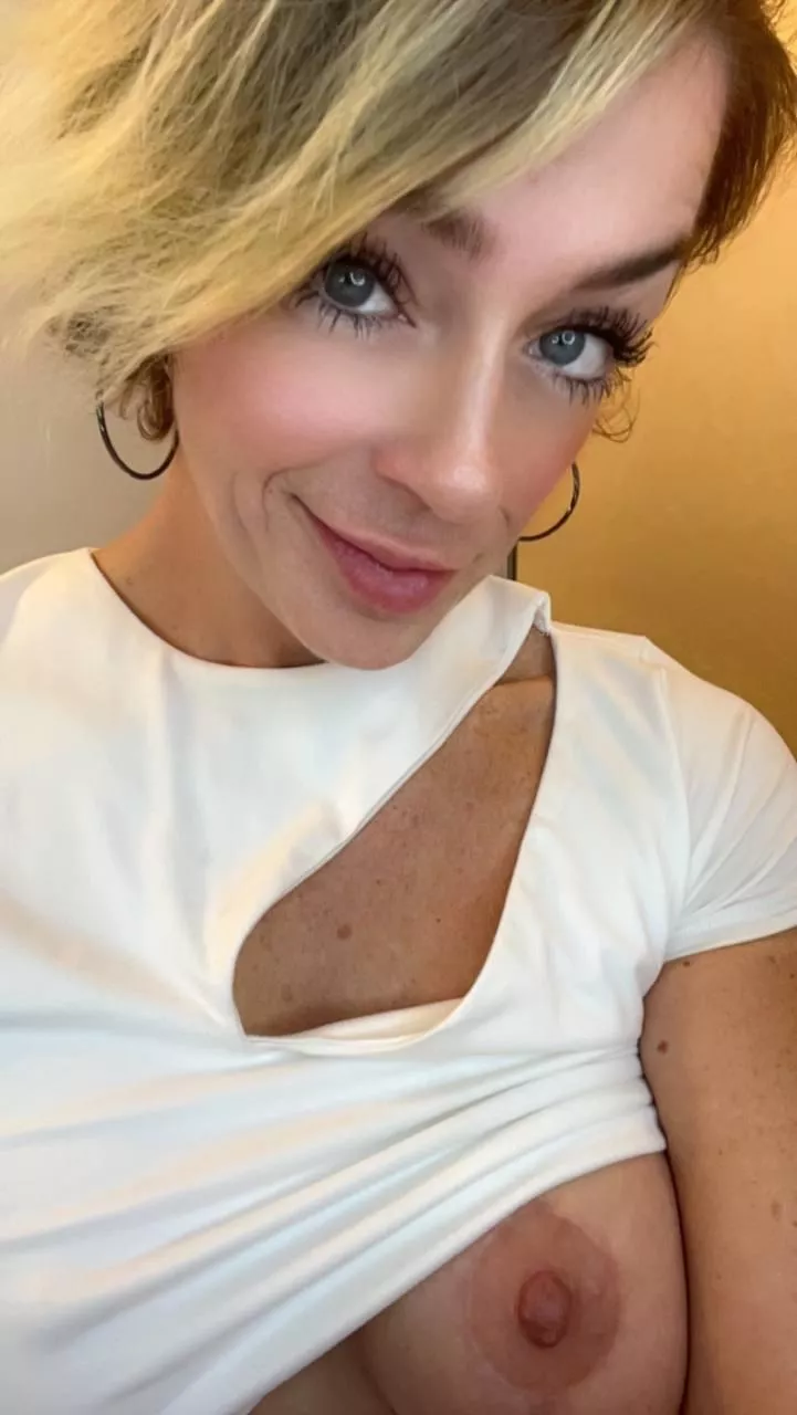 Hubby is out, let’s play posted by SashaSins555