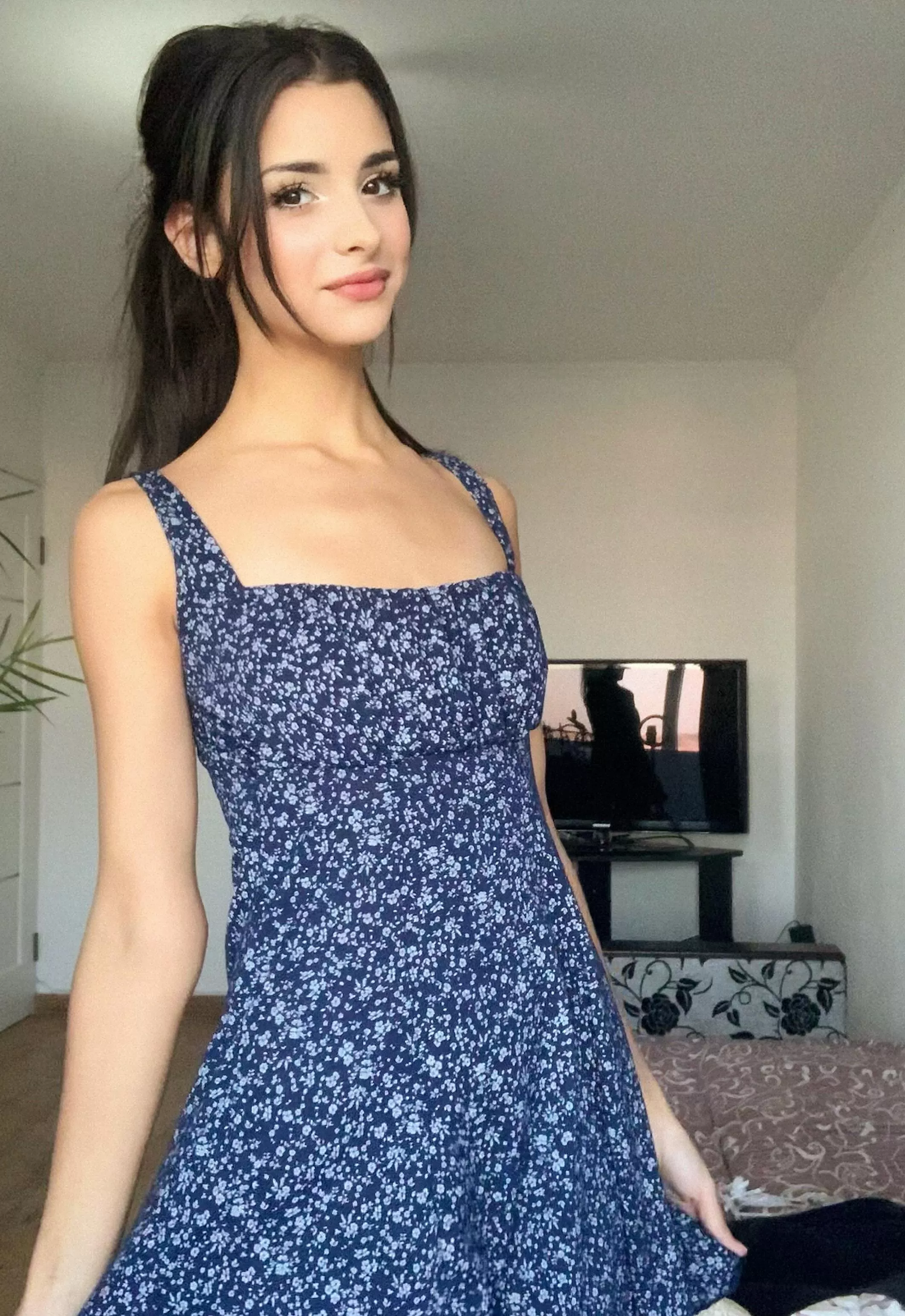 I heard that you love brunette models with cute face posted by Comfortablge