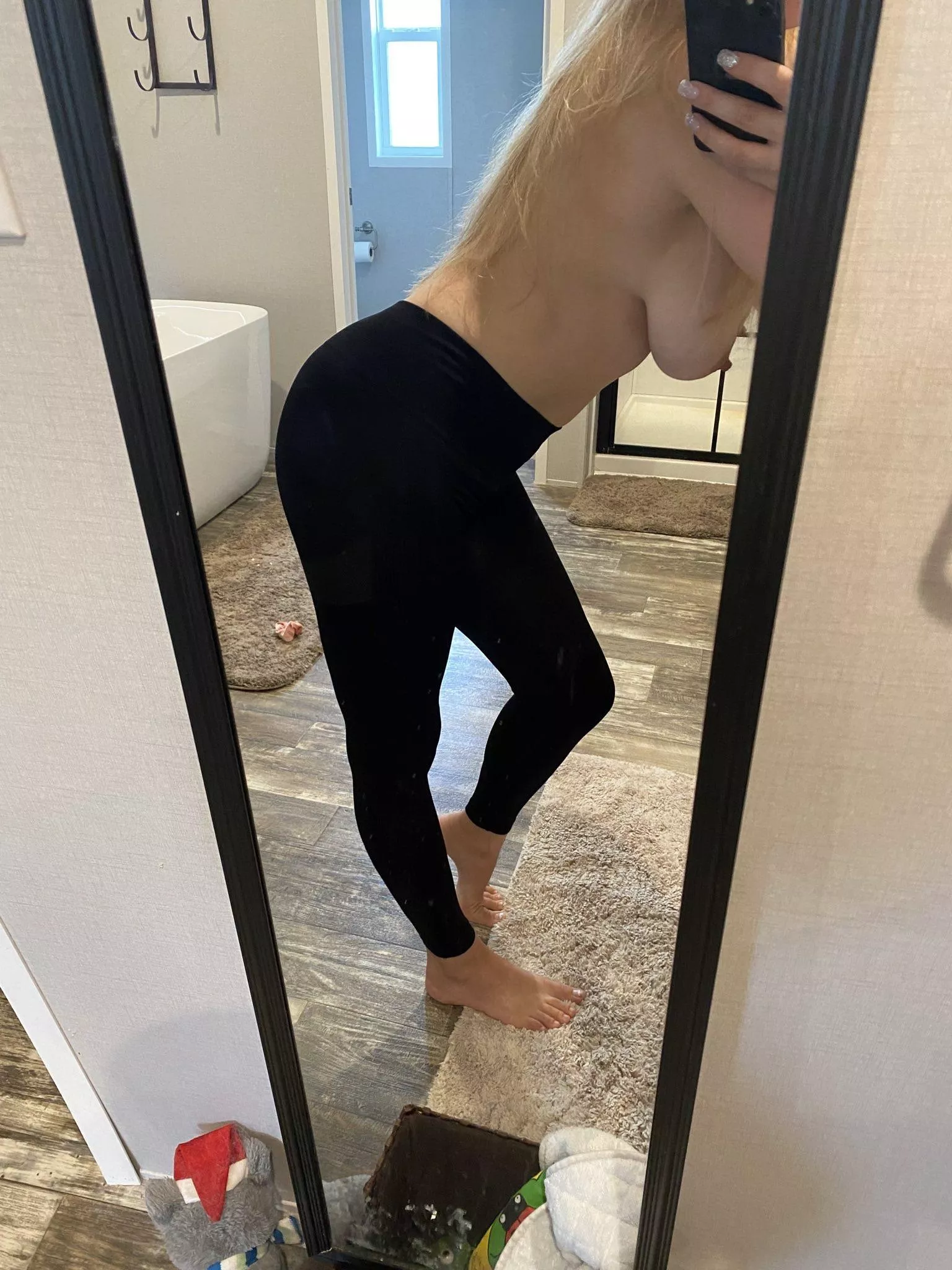 Mombod side view 😜 posted by eevalee