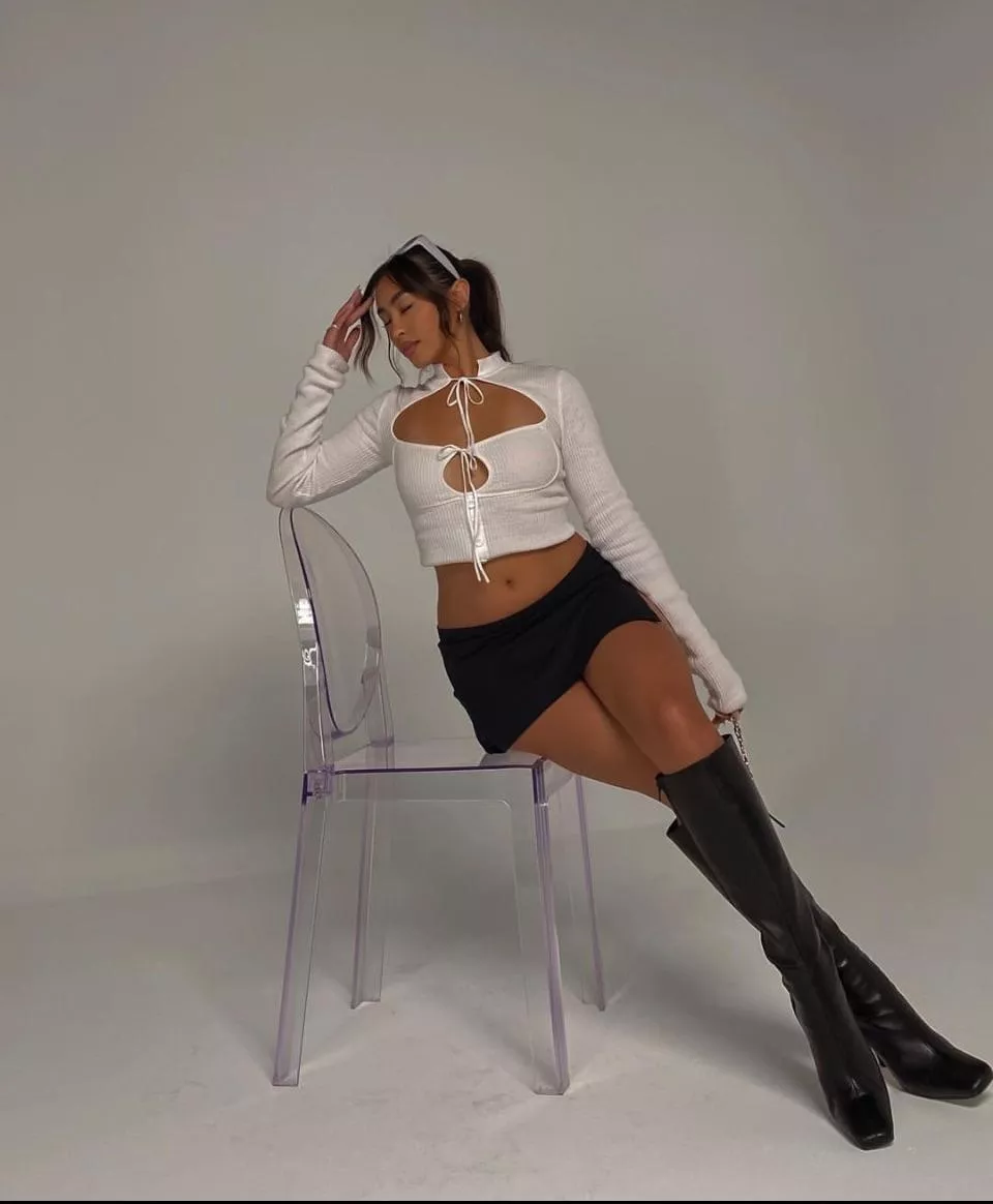 Savanna posted by highheelgooner1