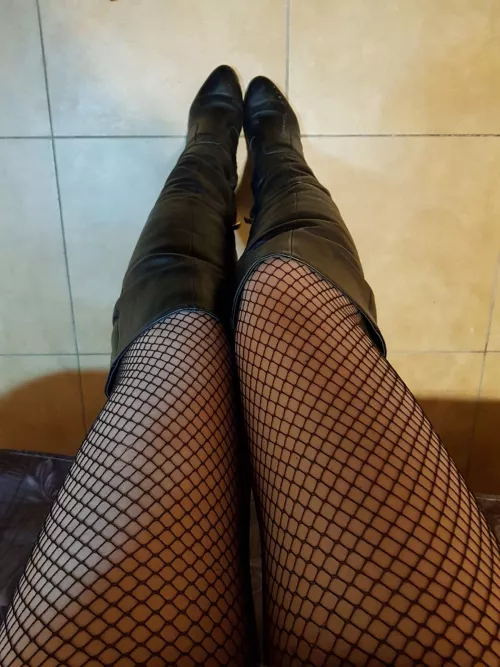 Always hot in fishnets by catsweethot
